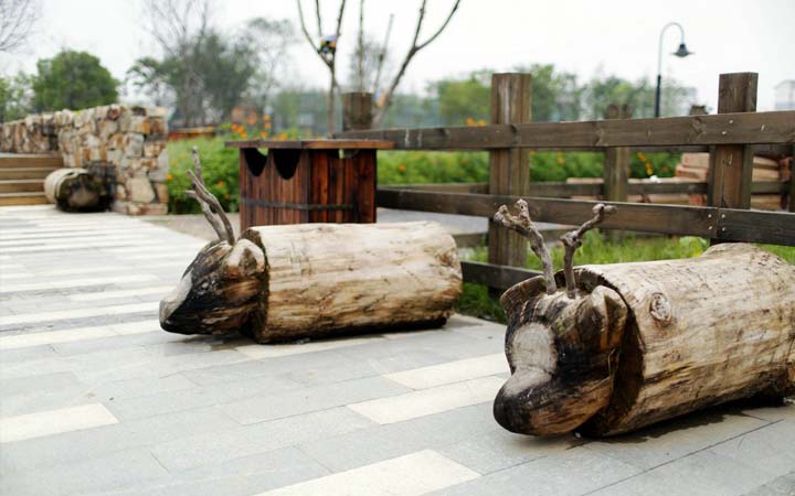 鄉村旅游規劃公司：田園東方旅游規劃中由朽木雕刻而成的景觀小品""